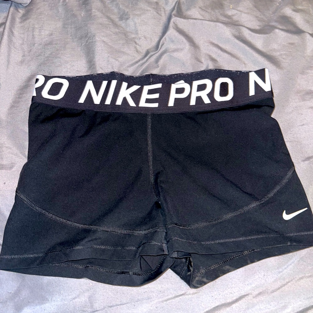 Medium Nike Pros